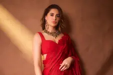 ഭയവും ഉത്കണ്ഠയും വിട്ടുമാറുന്നില്ല- ദുബായിൽ നിന്ന് നർഗീസ് ഫക്രിയുടെ കുറിപ്പ്