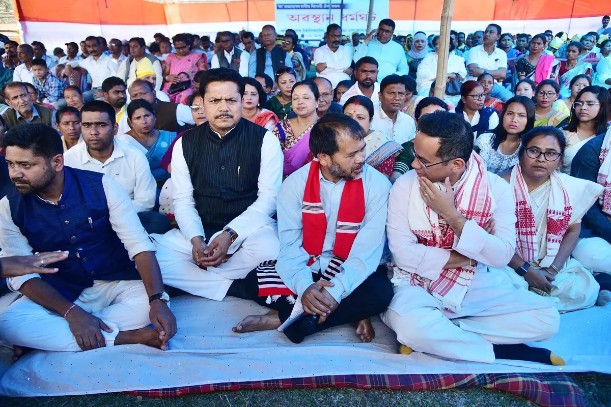 Assam Pradesh Congress Committee (APCC) President Bhupen Kumar Borah with Assam Jaitya Parishad (AJP) President Lurinjyoti Gogoi, Raijor Dal President Akhil Gogoi, Congress MP Gaurav Gogoi and others | File photo: ANI