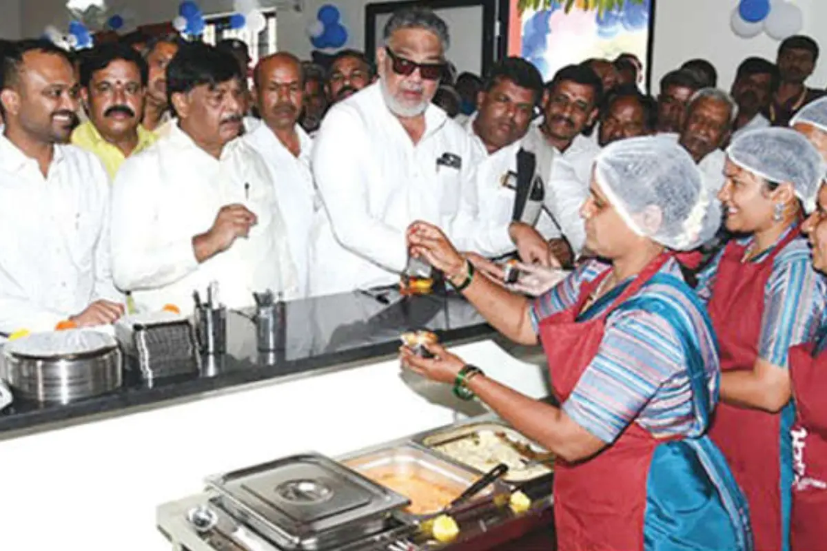 മൈസൂരുവിലെ അക്കാ കഫേ ഉദ്ഘാടനച്ചടങ്ങിൽനിന്ന്