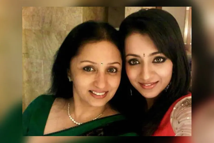 trisha and mother uma krishnan