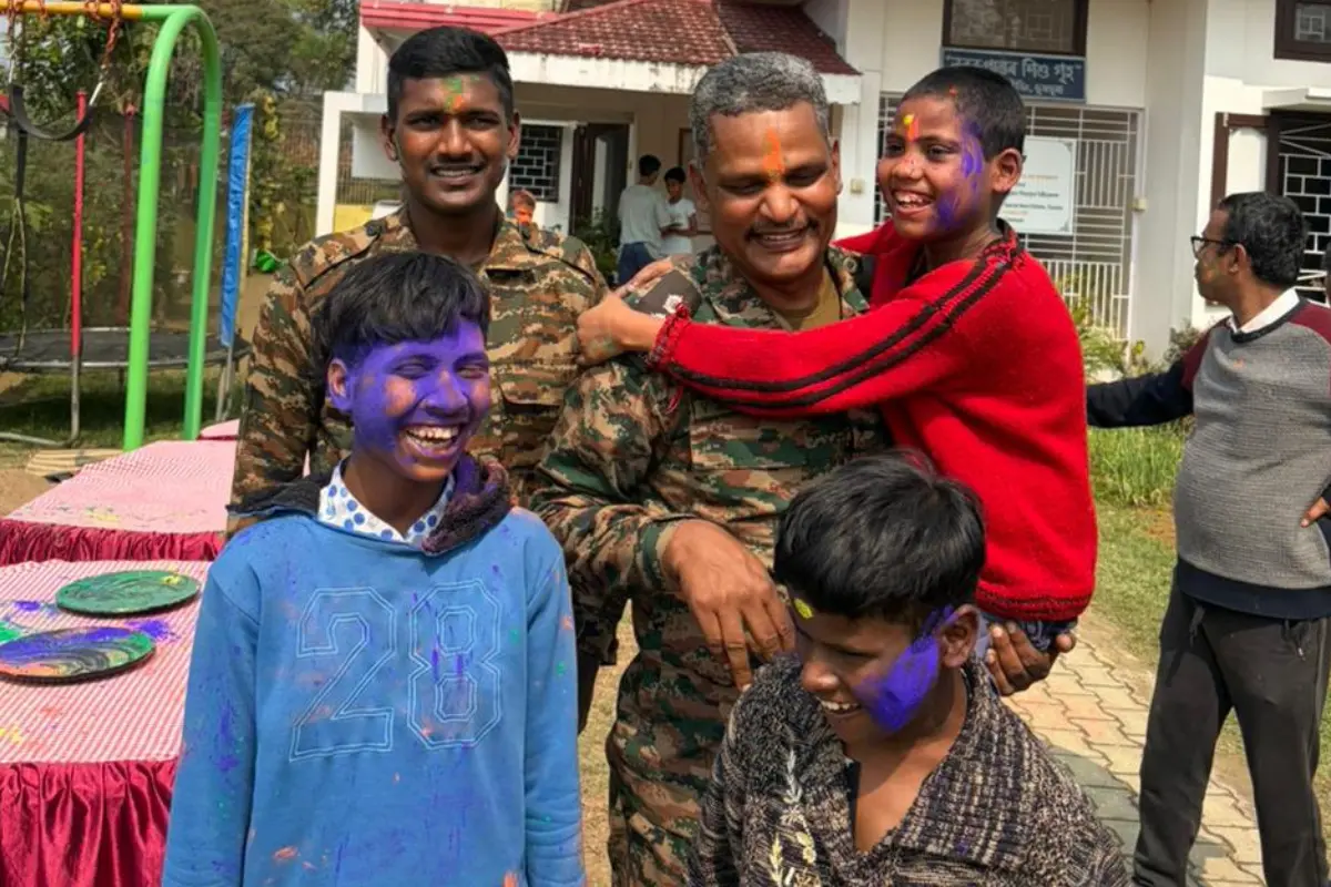 Indian Army celebrates Holi with orphanage children in Assam's Tinsukia | Photo: NorthEast Live/Fb