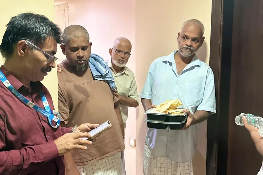 വിമാനം റദ്ദാക്കി, മക്കയിലേക്ക് മടങ്ങിയ മലയാളി തീർത്ഥാടകർക്ക് ആശ്വാസമായി കെഎംസിസി പ്രവർത്തകർ