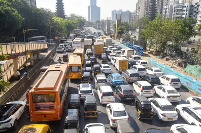 Maharashtra vehicle count crosses 5.28 crore in 2026; 40 lakh added in a year