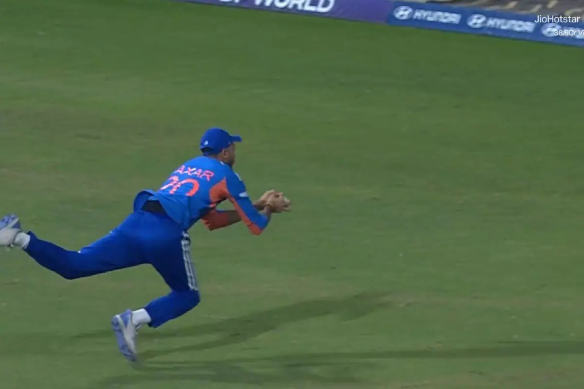 Axar's 'flying' catch. | Screengrab/X