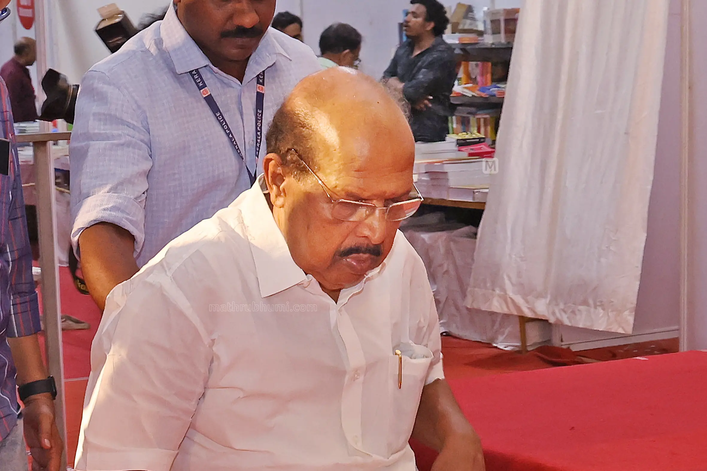 ജി.സുധാകരന്റെ വീട്ടിലെത്തി സി.എസ്.സുജാത; അനുനയനീക്കം സജീവം, പാലം ഉദ്ഘാടനത്തിന് മുഖ്യാതിഥിയാക്കി