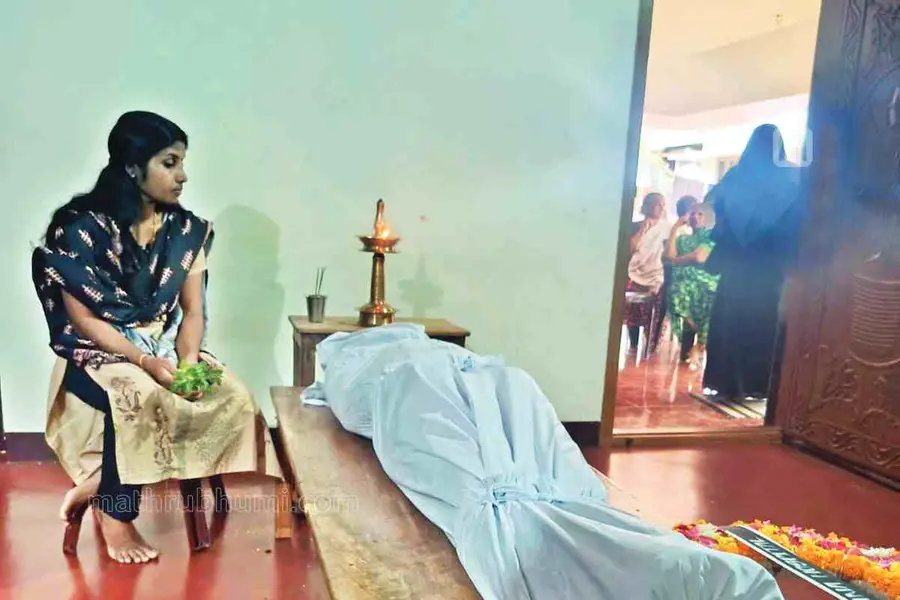 ഇത് ‘മലപ്പുറം സ്റ്റോറി';രമേശ് നമ്പ്യാരുടെ അന്ത്യോപചാരച്ചടങ്ങുകൾ അയൽവാസി ഹമീദിന്റെ വീട്ടിൽ