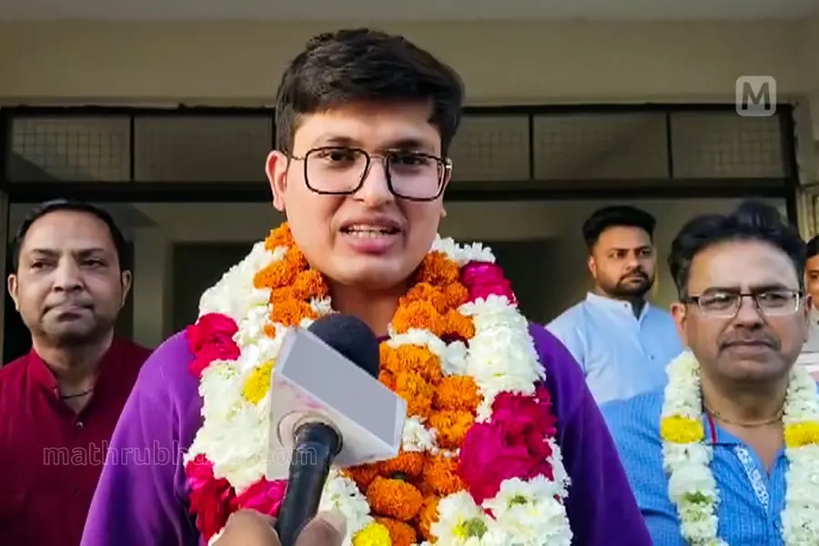 ആഘോഷങ്ങളിൽ നിന്ന് വിട്ടുനിന്ന് കുടുംബവും, ഉറങ്ങാനും കഴിക്കാനും ടൈംടേബിൾ;ഒടുവിൽ UPSC 1st rank