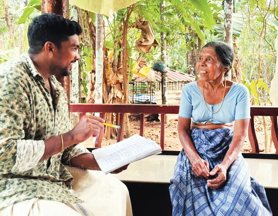 രഞ്ജിത്തും തമ്പായിയമ്മയും റീൽസിനുള്ള ഒരുക്കത്തിൽ | Photo: Mathrubhumi