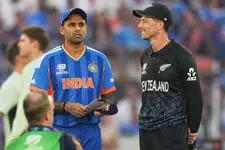 'ഓഫ് സ്പിന്നർ ഇല്ല'; കിവീസിന്റെ ടീം ലിസ്റ്റ് കണ്ടതോടെ ഡഗ്ഔട്ടിലേക്ക് ആംഗ്യം കാണിച്ച് സൂര്യകുമാർ