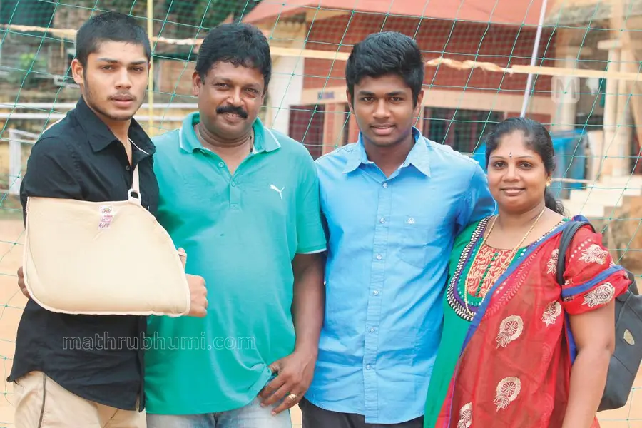 ഫൈനൽ കണ്ടത് ആശുപത്രിമുറിയിലിരുന്ന്; കിട്ടിയ ഏറ്റവും വലിയ സമ്മാനമെന്ന് സഞ്ജുവിന്റെ അമ്മ