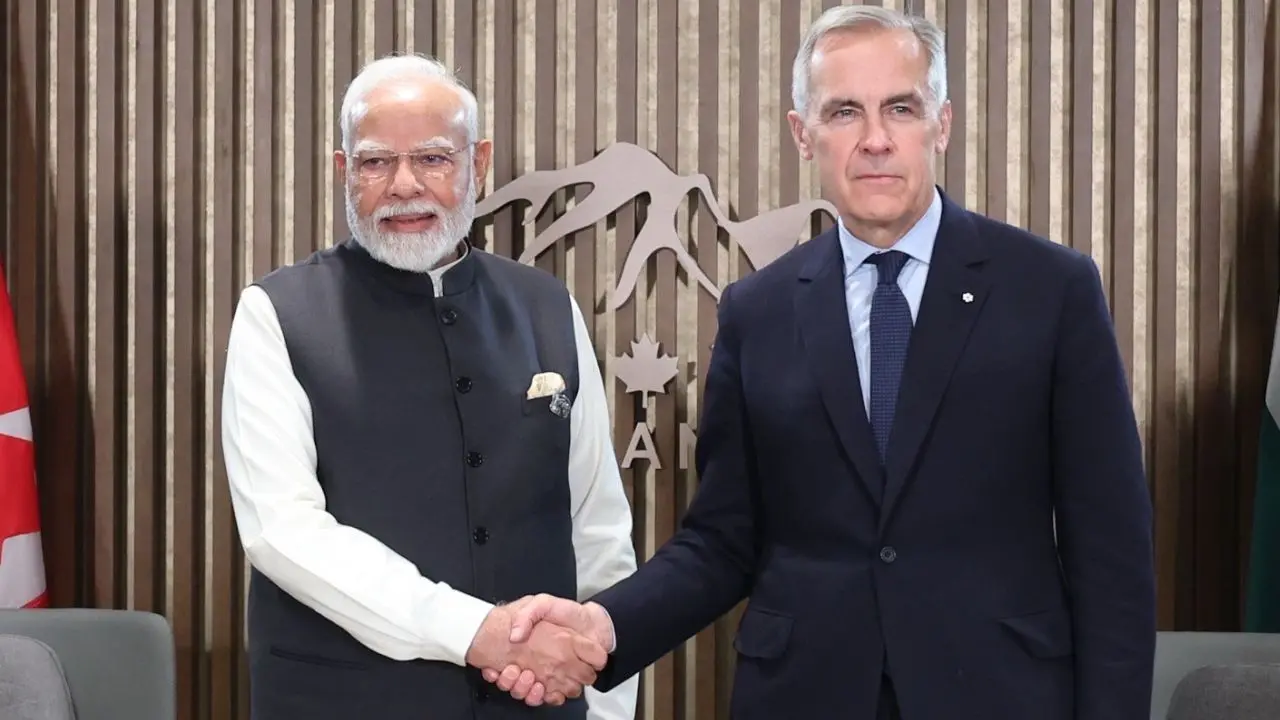 മാര്‍ക്ക് കാര്‍ണി നരേന്ദ്ര മോദിക്കൊപ്പം | Photo: AP