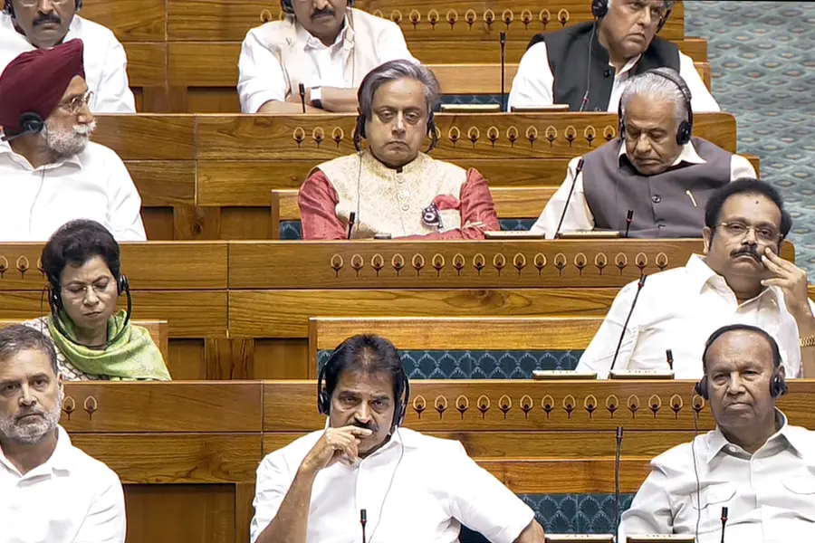 ഓം ബിർളക്കെതിരായ അവിശ്വാസ പ്രമേയം പ്രതിപക്ഷ പ്രതിഷേധത്തിനിടെ ലോക്സഭ തള്ളി