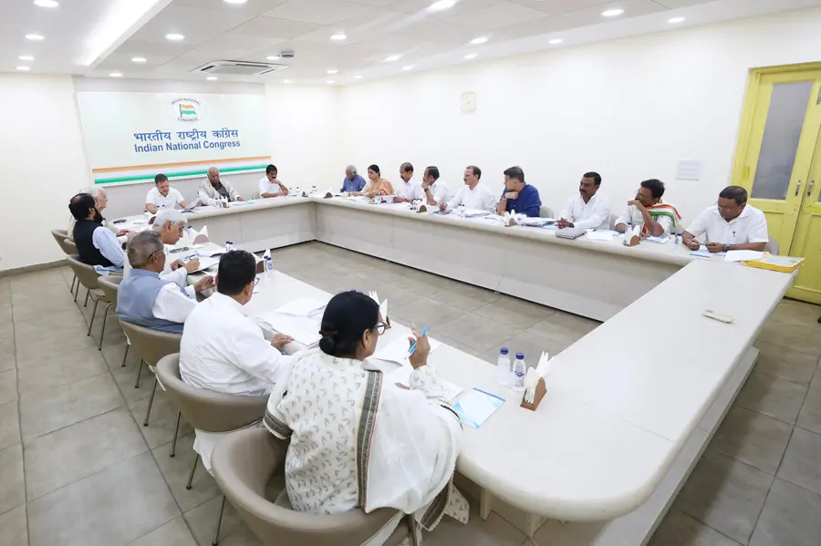 31 പേരുടെ പട്ടിക AICC അംഗീകരിച്ചു; ആദ്യഘട്ട പട്ടികയിൽ എംപിമാരില്ല, പെരുമ്പാവൂരിൽ സസ്പെൻസ്