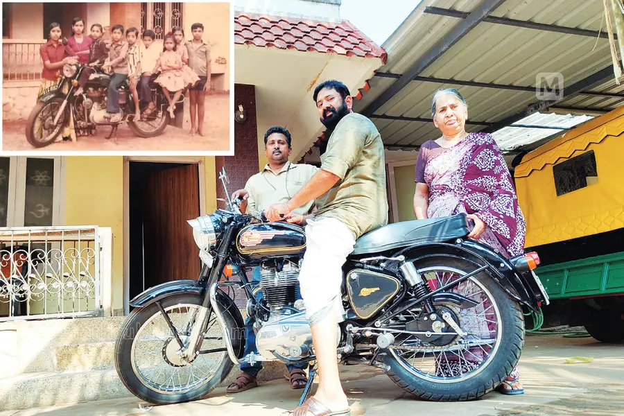 ഓടിച്ച് കൊതിതീരും മുമ്പ് കൈവിട്ടുപോയി; 40 വർഷത്തിന് ശേഷം അച്ഛന്റെ ബുള്ളറ്റ് തിരിച്ചെടുത്ത് മകൻ