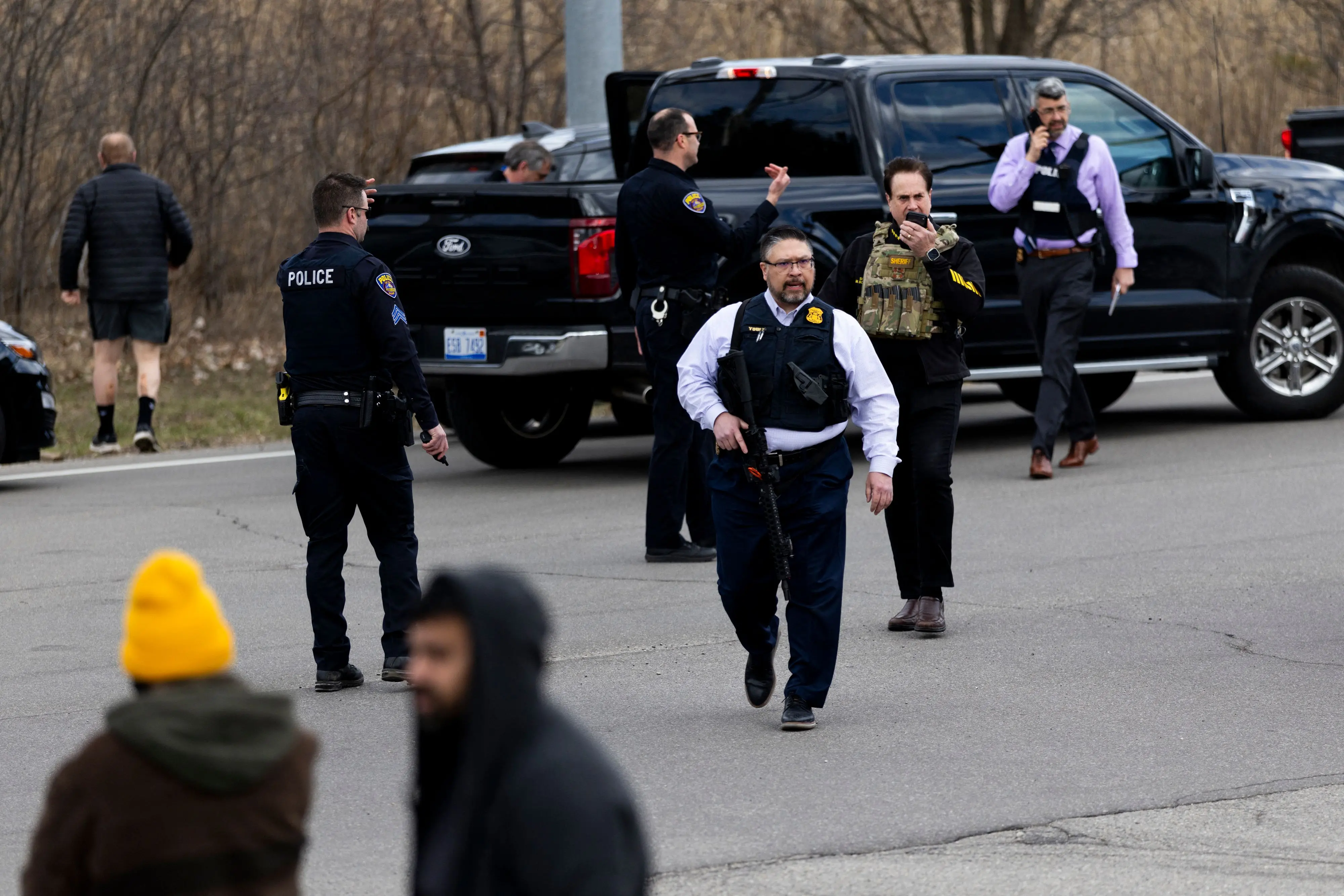 Law enforcement respond near Temple Israel following reports of an active shooter | Photo: Getty Images via AFP