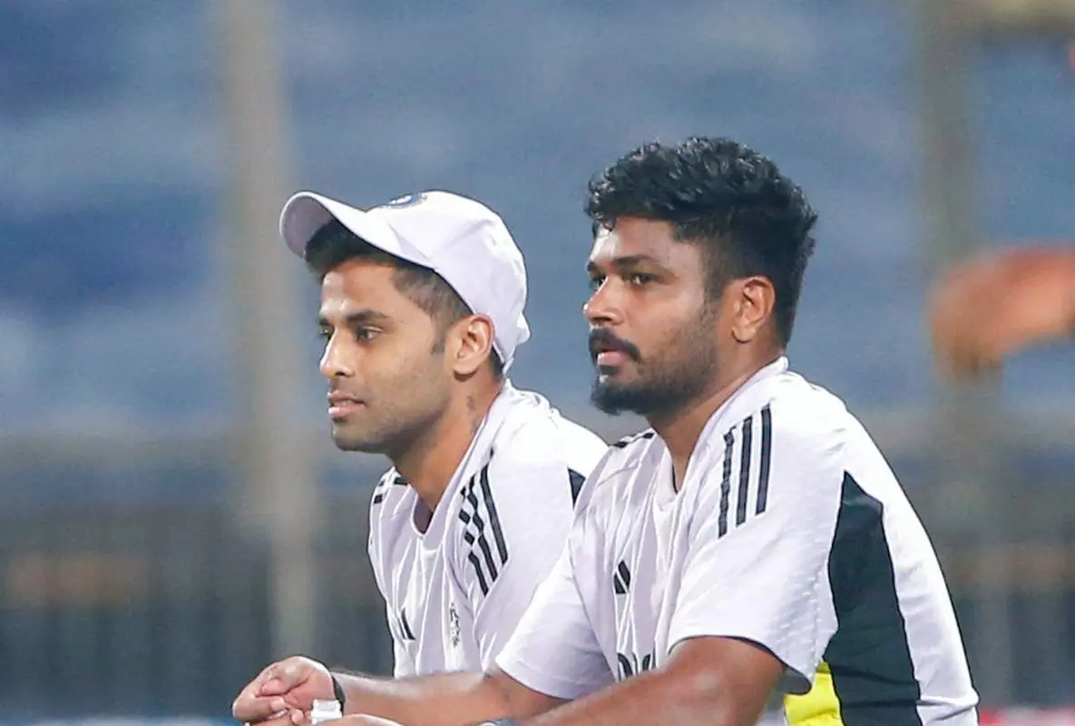 സഞ്ജു സാംസണും സൂര്യകുമാര് യാദവും | Photo: ANI