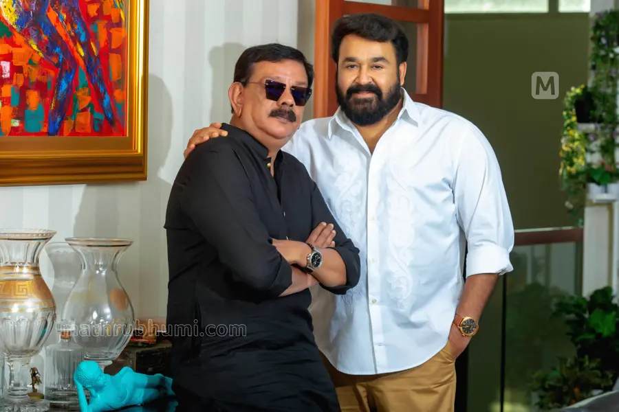 നൂറാം ചിത്രം മോഹൻലാലിനൊപ്പം: കോമഡി പടമല്ല, ഴോണർ വെളിപ്പെടുത്തി പ്രിയദർശൻ