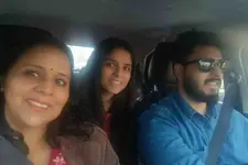 'വരൂ അമ്മയ്ക്ക് ഒരു സർപ്രൈസുണ്ട്';വീട്ടിലെത്തിയപ്പോൾ കണ്ടത് കുത്തേറ്റ് കിടക്കുന്ന മകളെ