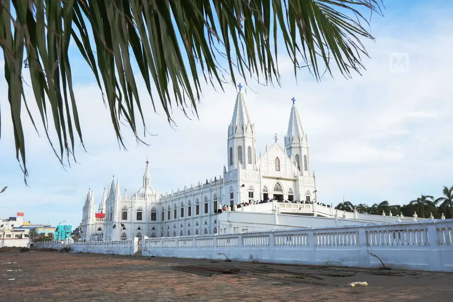 മനുഷ്യായുസ്സിലെ ദുഃഖങ്ങളും ആഗ്രഹങ്ങളും പേറി എത്തുന്ന ആശ്രിതരെ ചേർത്തുപിടിക്കുന്ന ആരോഗ്യമാതാവ്