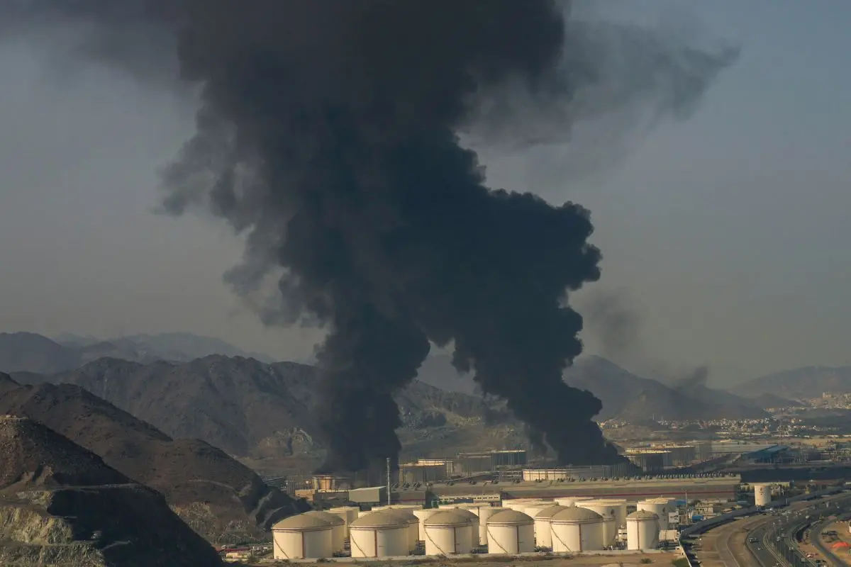 Fire and plumes of smoke rise from an oil facility in Fujairah, United Arab Emirates, Saturday, March 14, 2026 (Photo: AP)