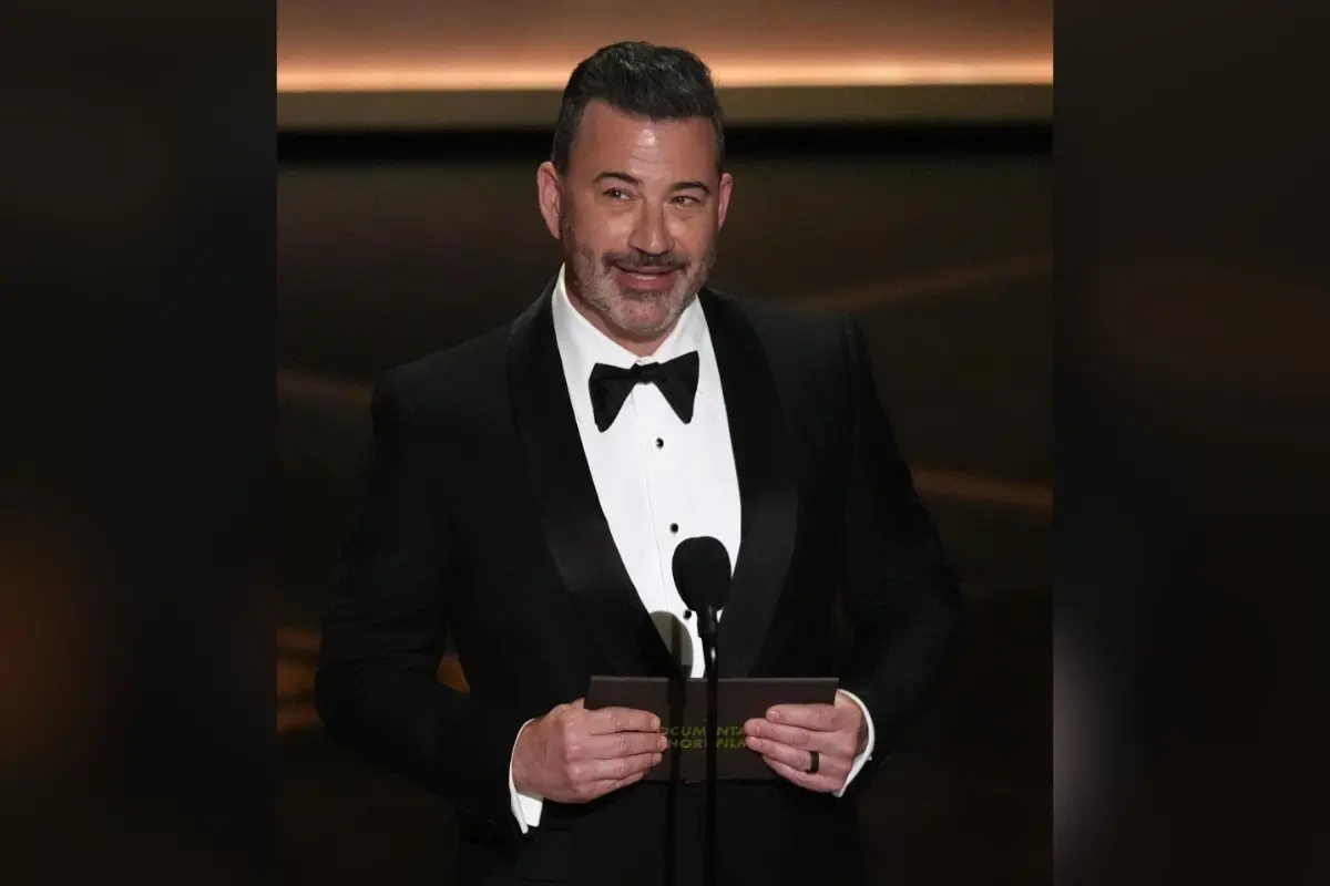 Jimmy Kimmel presents the award for best documentary short film during the Oscars.| Photo: APP