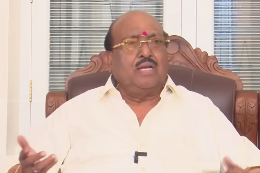 സ്വന്തം ഇഷ്ടപ്രകാരം കാര്യങ്ങൾ ചെയ്യുന്നു, സ്വാമി സച്ചിദാനന്ദ പമ്പര വിഡ്ഢിയെന്ന് വെള്ളാപ്പള്ളി
