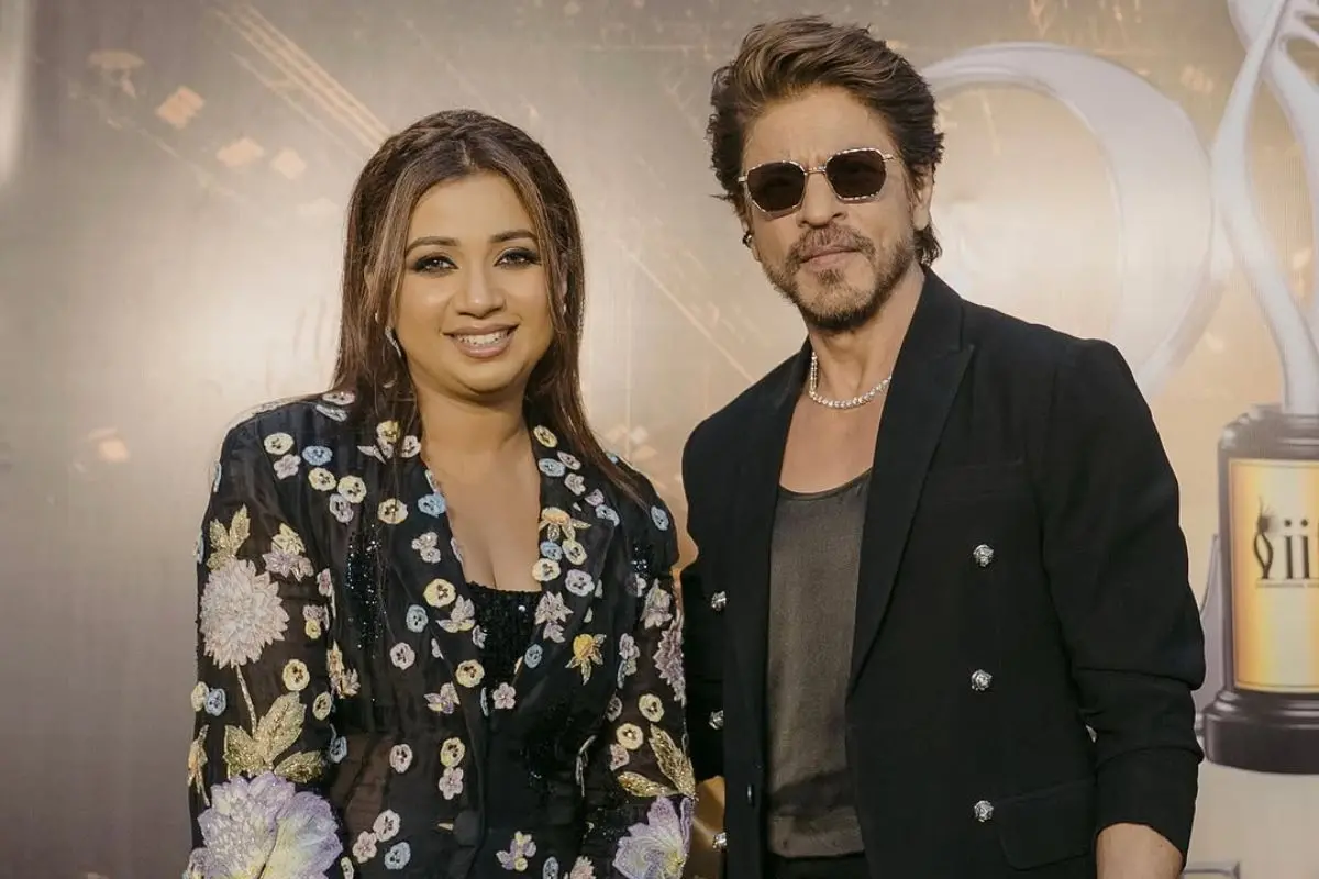 Shreya Ghoshal, Shah Rukh Khan | Photo: Instagram/shreyaghoshal