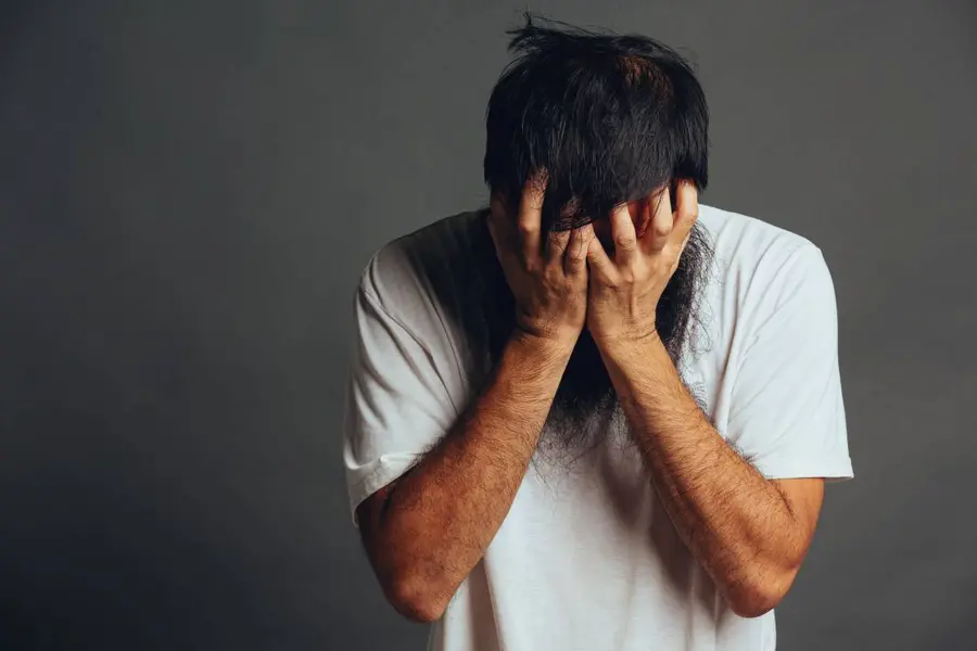 മരിക്കാൻ ആഗ്രഹിക്കുന്നതിനെക്കുറിച്ച് സംസാരിക്കുന്നു, ജീവിതം മടുത്ത രീതിയിലുള്ള സംസാരങ്ങളും