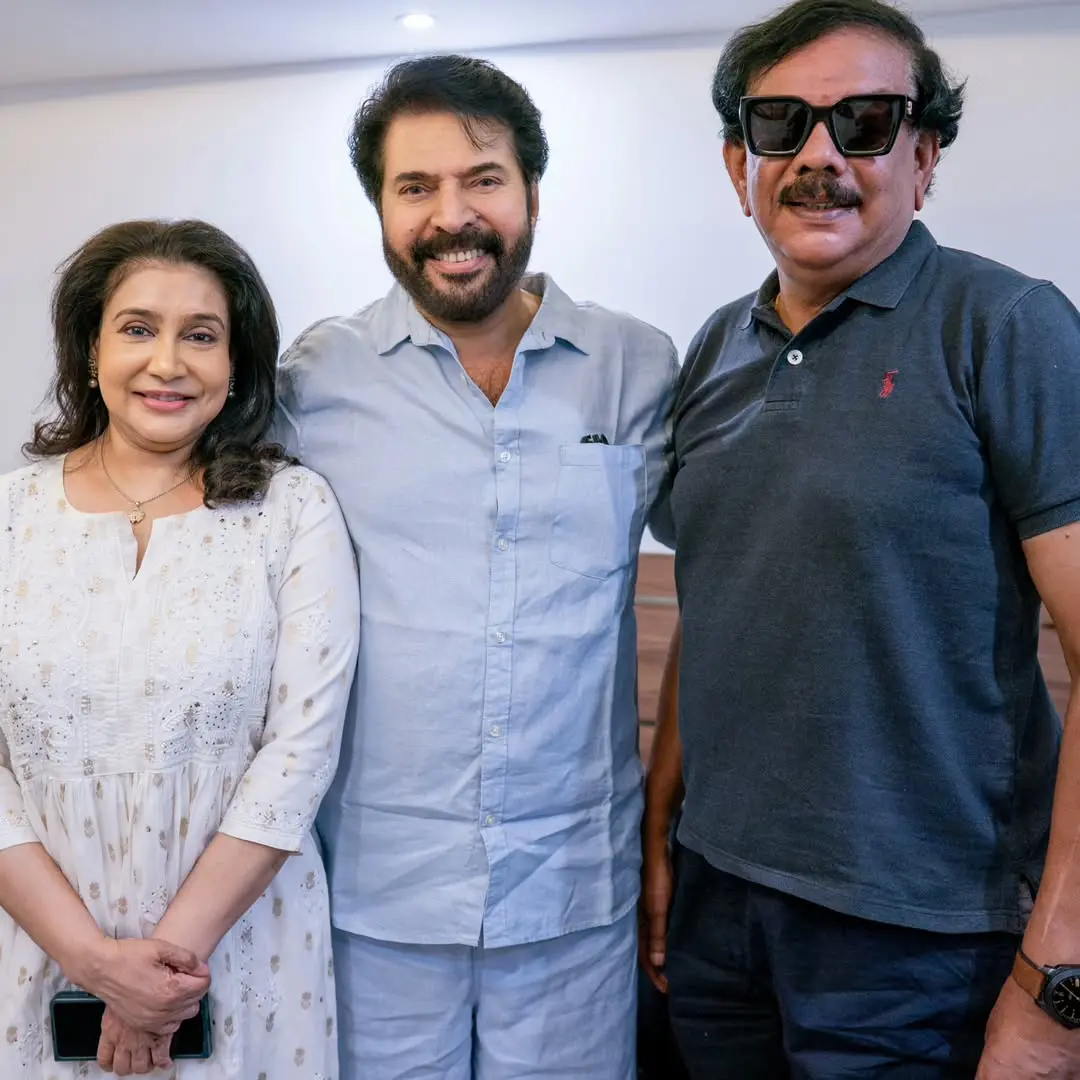 മമ്മൂട്ടിക്കൊപ്പം ലിസിയും പ്രിയദർശനും | ഫോട്ടോ: Instagram