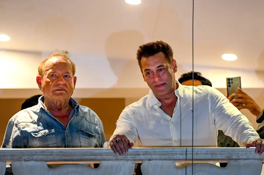 Salim Khan to return home today; after month-long hospital stay