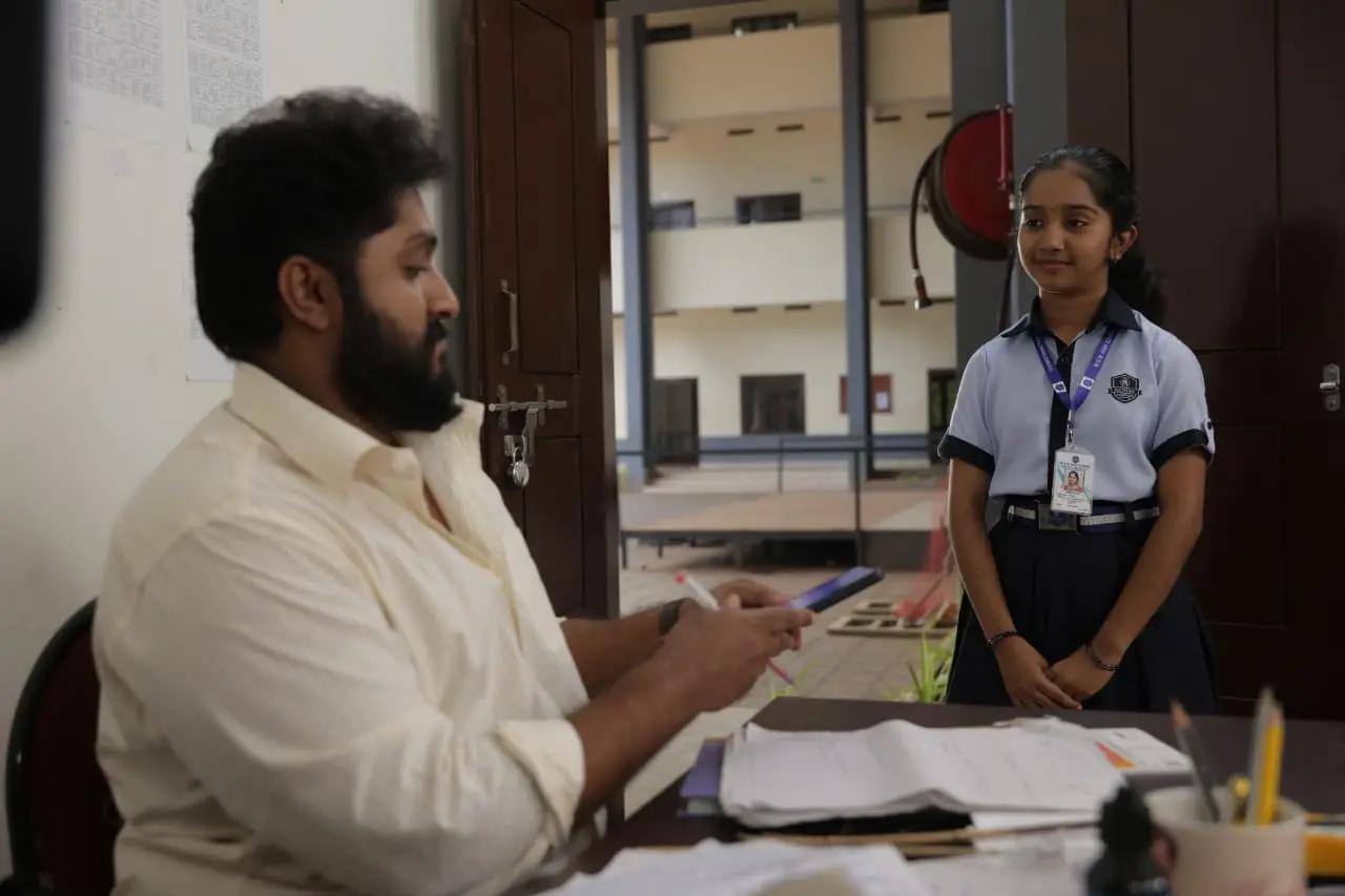 കല്യാണമരം എന്ന ചിത്രത്തിൽ ധ്യാൻ ശ്രീനിവാസനും ദേവനന്ദയും | ഫോട്ടോ: അറേഞ്ച്ഡ്