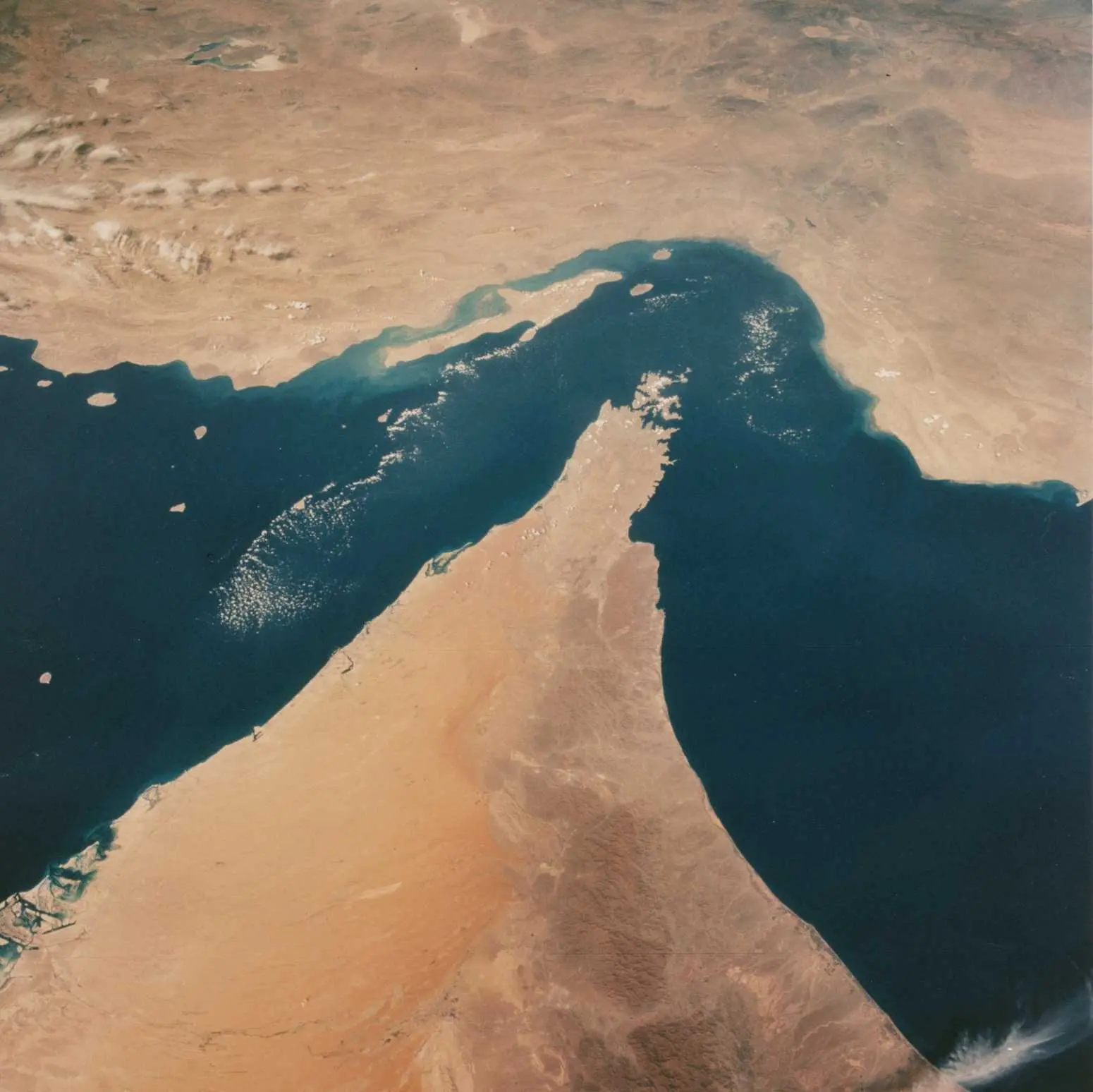 ഹോർമൂസ് കടലിടുക്കിന്റെ ആകാശദൃശ്യം | Photo : Space Frontiers/Archive Photos/Hulton Archive/Getty Images