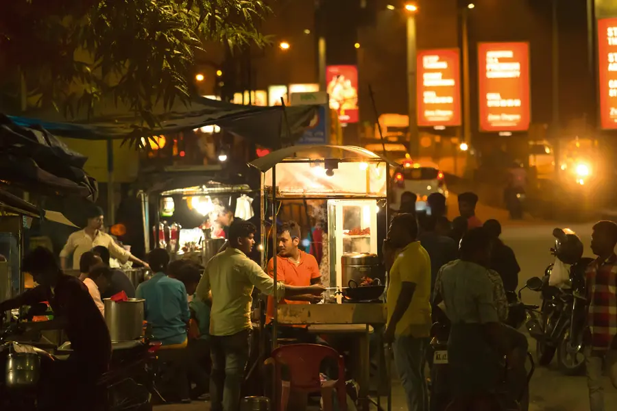 ഇനി വഴിയോരത്ത് 'കുറഞ്ഞ വില' പ്രതീക്ഷിക്കേണ്ട; ഗ്യാസ് ക്ഷാമം തട്ടുകടകളെയും ബാധിക്കുന്നുവെന്ന് സർവേ