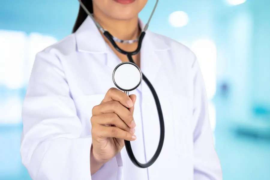 Man charged nearly ₹10,000 for fever treatment at Apollo Clinic; Doctor's reply goes viral