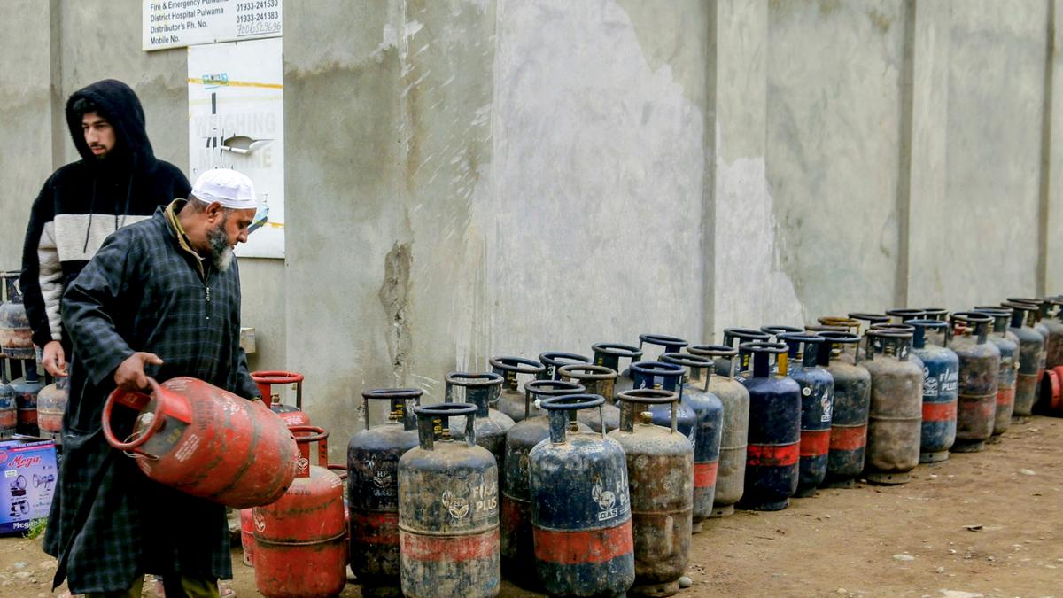 Relief move: Centre offers additional 10 pc commercial LPG to states and UTs, pushes Shift to PNG