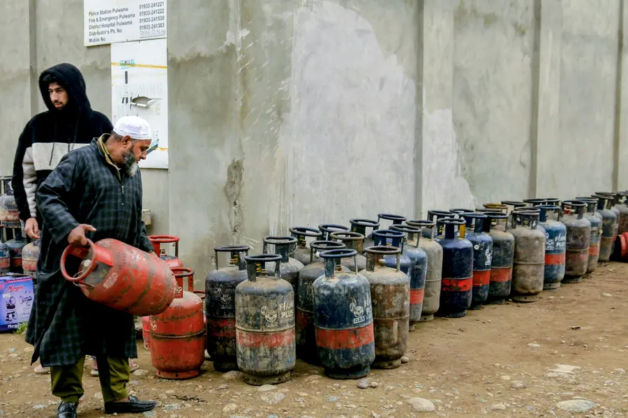 Relief move: Centre offers additional 10 pc commercial LPG to states and UTs, pushes Shift to PNG