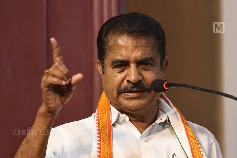 സുധാകരൻ അയഞ്ഞപ്പോൾ അടൂർ പ്രകാശ് മുറുകി; കൂടുതൽ എംപിമാർ വരുമെന്ന് ഭയന്ന് ഹൈക്കമാൻഡ്