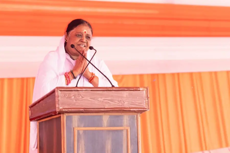 അയോധ്യയിൽ രാമരക്ഷായന്ത്ര പ്രതിഷ്ഠ; ഭാരത സംസ്കാരത്തിന്റെ നിത്യപ്രകാശമാണ് രാമനെന്ന് മാതാ അമൃതാനന്ദമയി