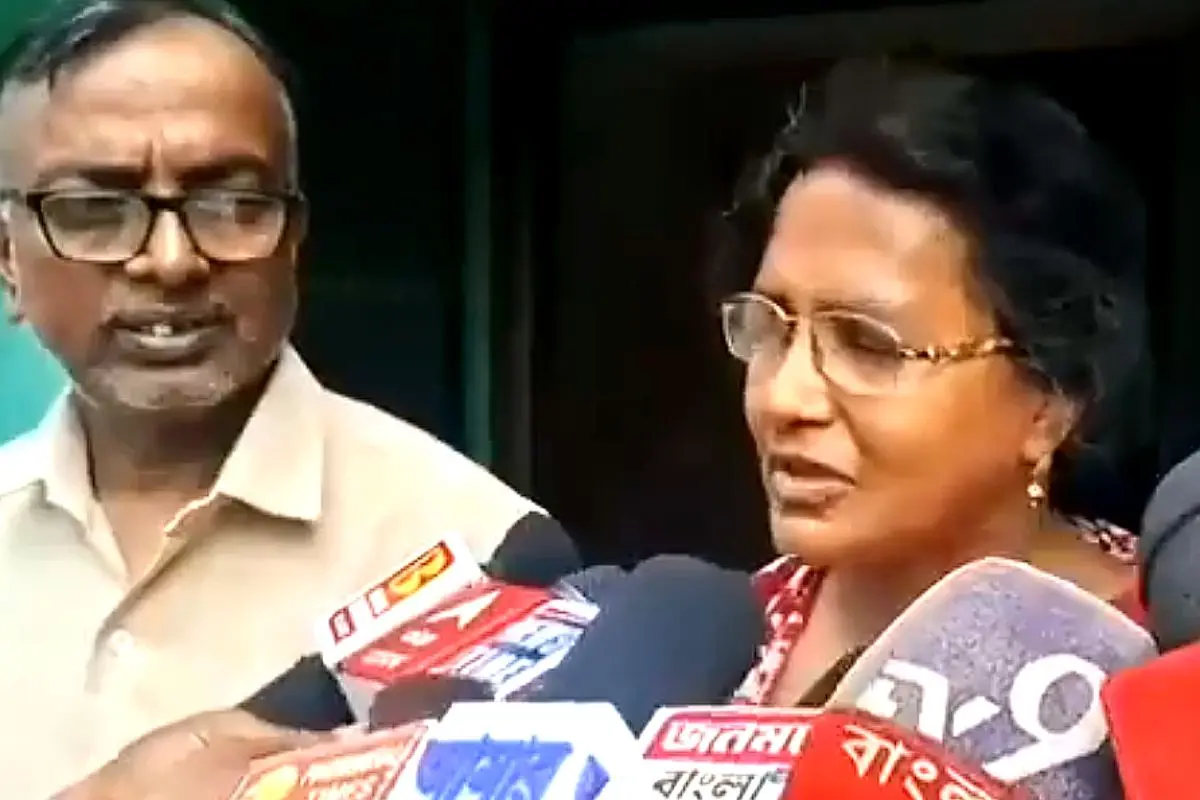 The mother of RG Kar, the victim, speaks to the media alongside a family member, addressing her decision to enter politics and contest the upcoming West Bengal elections. (Screengrab: X video@@aratrika_g08)
