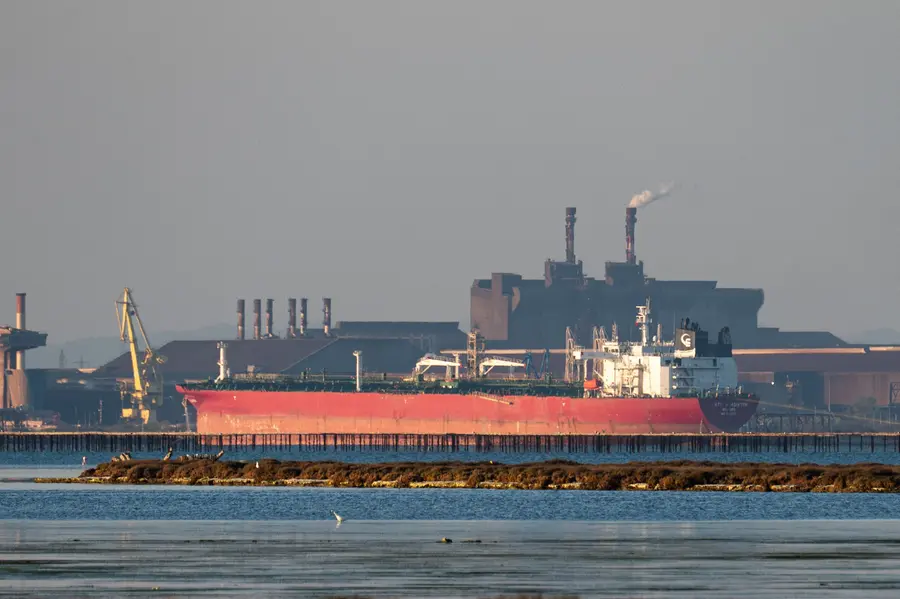 US temporarily lifts sanctions on Iranian oil at sea to ease supply strain