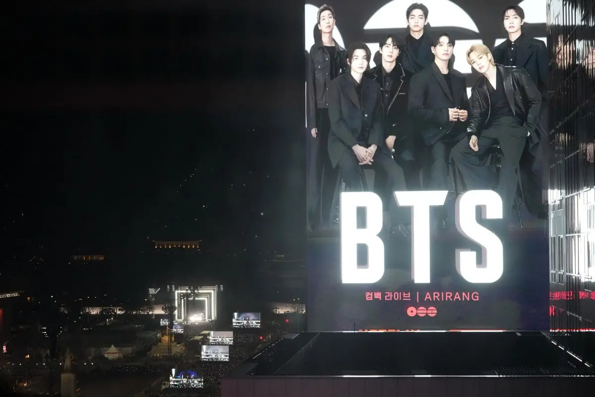 K-pop band BTS perform on the stage, left, during the comeback concert at Gwanghwamun Square in Seoul, South Korea | Photo: AP