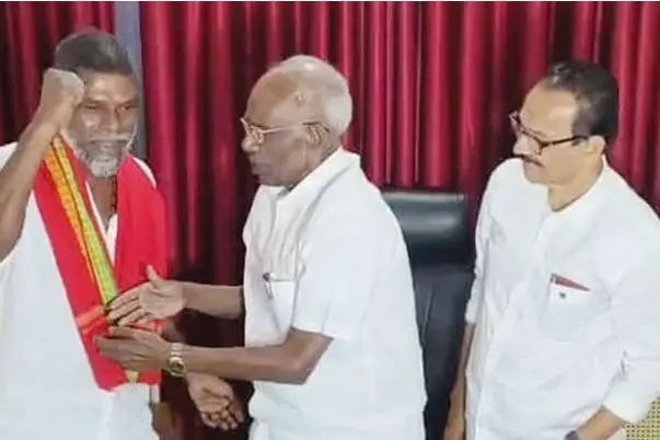 ‘ശശി ആശാനെ’ നേരിൽ കാണാൻ ‘ഡ്യൂഡ്’ എത്തി; എം.എം. മണിയെ കണ്ട് വിനായകൻ