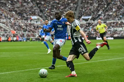 Match paused as player faces alleged abuse in Newcastle-Sunderland PL clash
