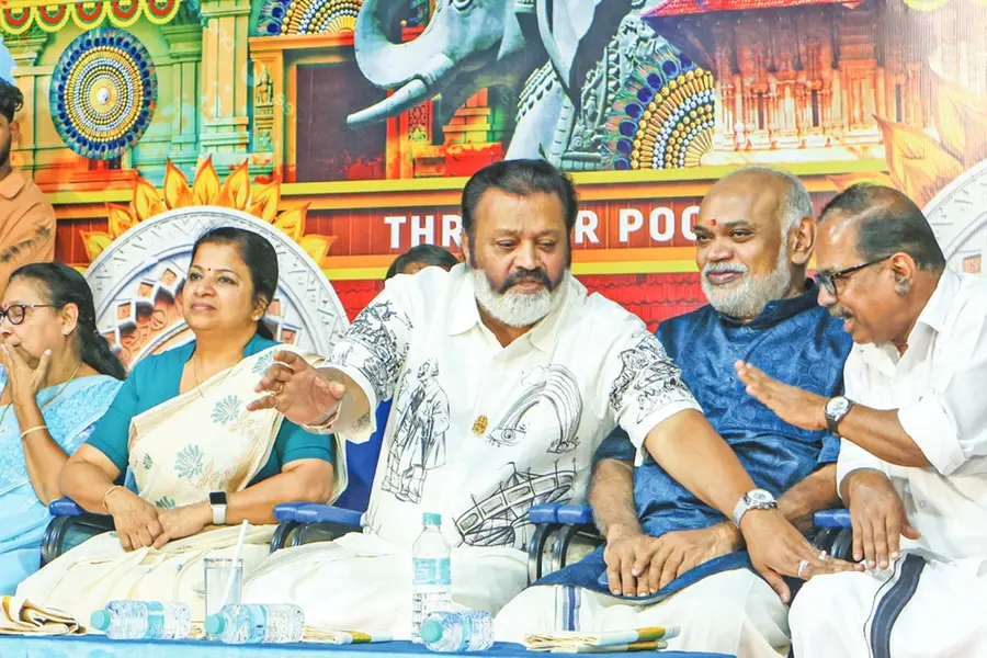 പാചകവാതക പ്രതിസന്ധി; സുരേഷ് ഗോപിയും കൊച്ചിൻ ദേവസ്വം ബോർഡ് പ്രസിഡന്റും തമ്മിൽ വേദിയിൽ തർക്കം