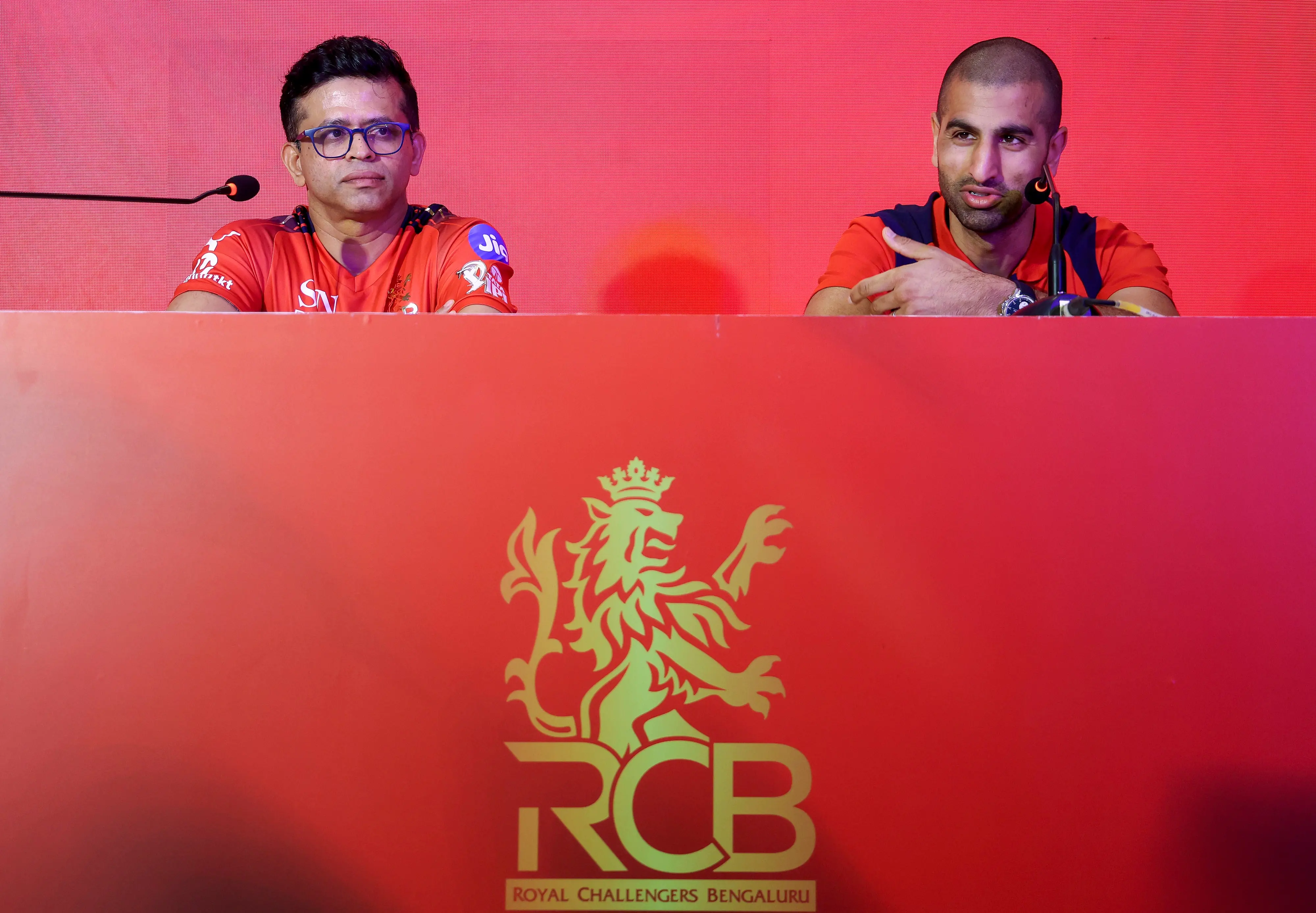 Royal Challengers Bengaluru's (RCB) Director of Cricket Mo Bobat, right, and Chief Executive Officer (CEO) Rajesh Menon address a press conference | Photo: PTI