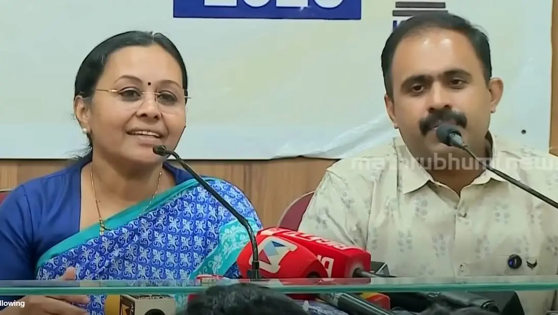 വീണാ ജോർജും അബിൻ വർക്കിയും | Photo: Screengrab/ Mathrubhumi News