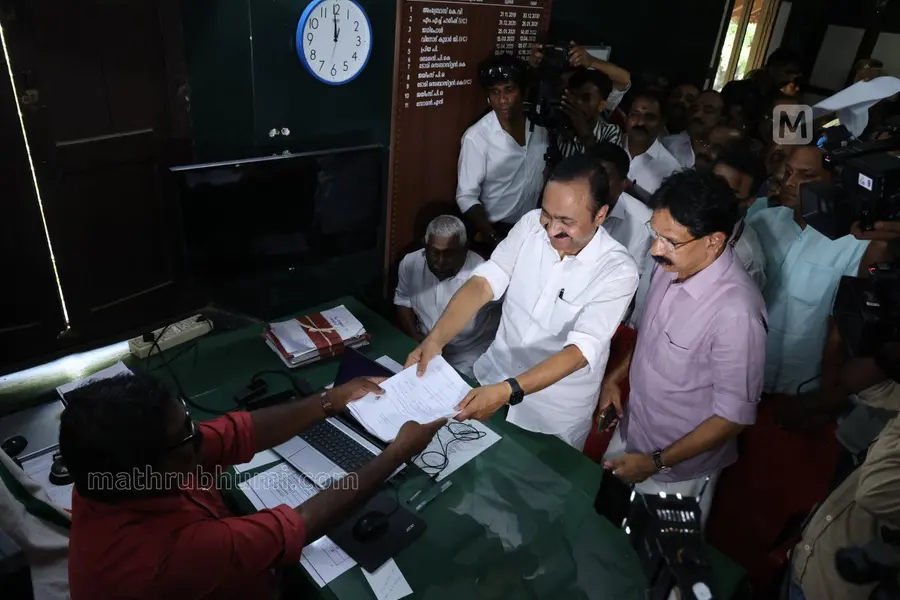 വരുമാനം മറച്ചുവെച്ചുവെന്ന് ആരോപണം; വി.ഡി സതീശന്റെ പത്രിക സ്വീകരിച്ചത് അനിശ്ചിതത്വത്തിനൊടുവിൽ
