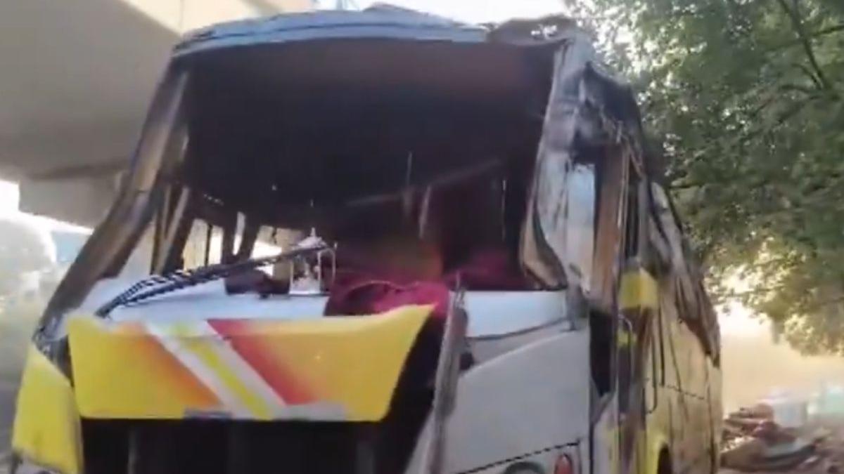 2 dead as overspeeding bus overturns near Jhandewalan temple in Delhi | WATCH