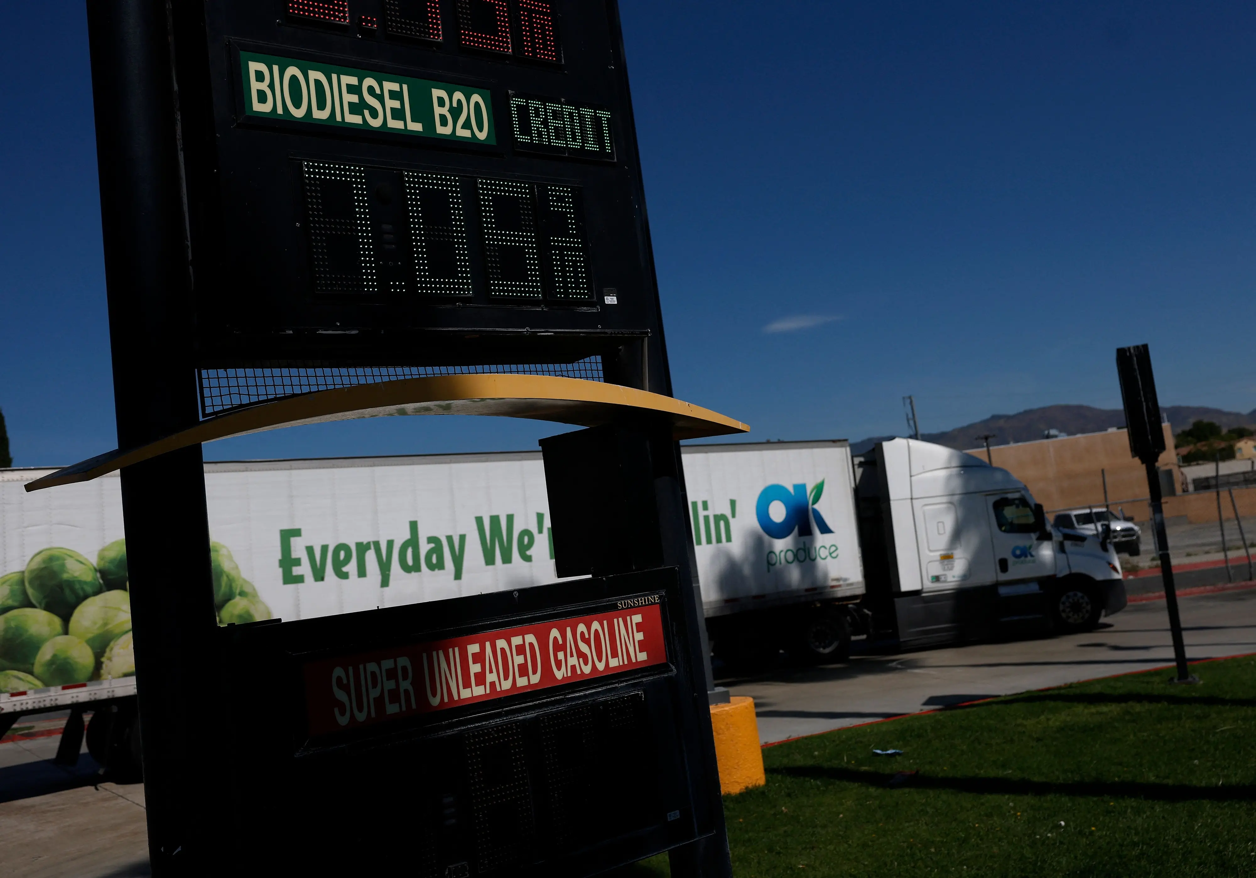 Diesel price hike in California displayed| Photo: AFP