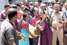 10 ലക്ഷം തട്ടിയെടുത്തെന്ന് പറഞ്ഞ് നടുറോഡിൽ ബഹളം, CCTV കള്ളം കണ്ടില്ല; പണം പരാതിക്കാരിയുടെ അടുക്കളയിൽ